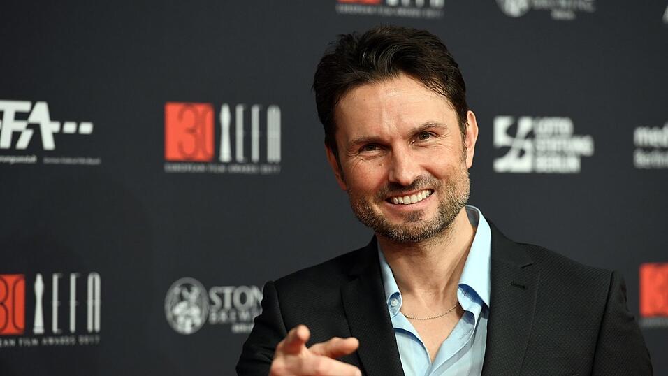 Der Regisseur Simon Verhoeven kommt zur Verleihung des 30. Europ&auml;ischen Filmpreises.