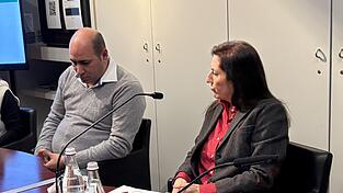 Monir Shahedi (rechts) und Mohammed Bastani waren Anfang des Jahres zu Gast im Regensburger Presseclub. Wenige Tage sp&auml;ter begann der US-Angriff auf den Iran.