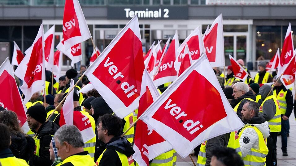 Der Flughafen München wird erneut von einem Warnstreik getroffen. (Archivbild)