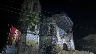 Bei dem Erdbeben wurde auch eine Kirche beschädigt.