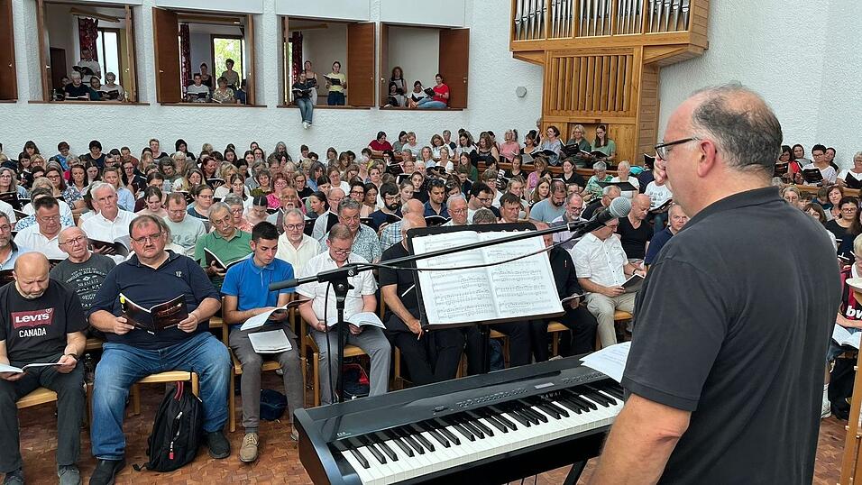 Die Chorproben waren für alle Mitwirkenden schon ein Erlebnis. Die Chorproben waren für alle Mitwirkenden schon ein Erlebnis.
