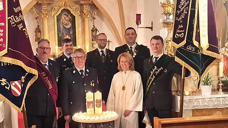 Markus Cerwenka (v. l.), Andreas Lindhuber, Alois Pleintinger, Thomas Salzberger, Gertraud Dickgießer, Marco Zaruba und Roland Salzberger