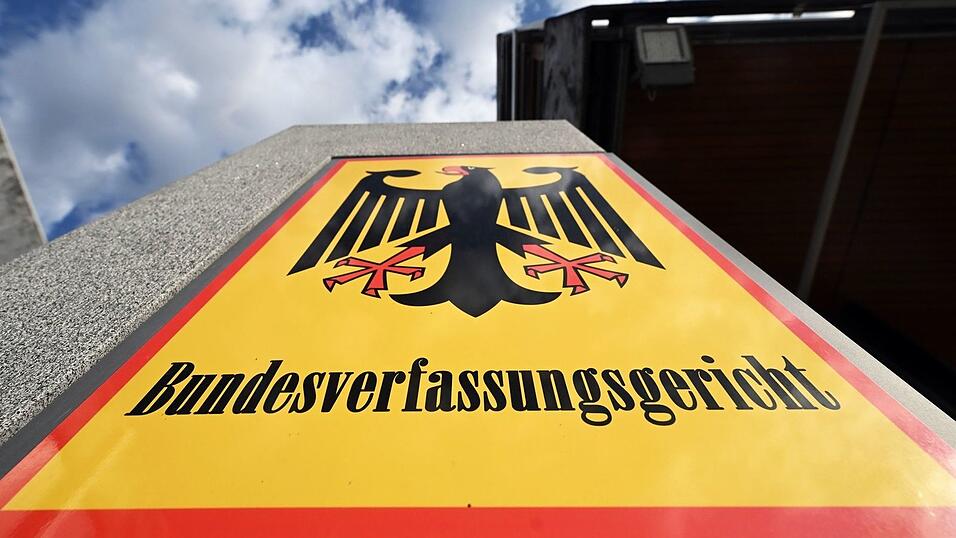 Karlsruhe hat eine Beschwerde von Intensivmedizinern geprüft. (Archivbild)