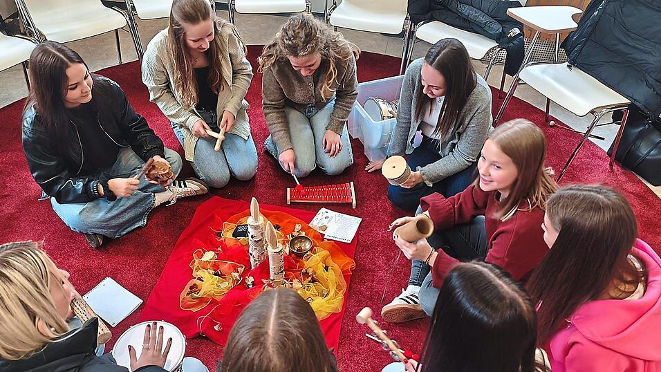 Mit Kl&auml;ngen und Instrumenten entsteht eine musikalische Geschichte.
