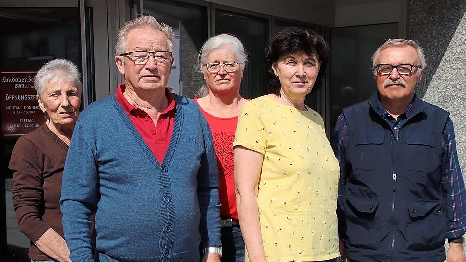Ein Konflikt mit dem Kreisverband war ursächlich dafür, dass sie nicht mehr wollten: Mathilde Huber (v.l.), Josef Wagner, Helga Wagner, Christine und Rudolf Wittmann. Ein Konflikt mit dem Kreisverband war ursächlich dafür, dass sie nicht mehr wollten: Mathilde Huber (v.l.), Josef Wagner, Helga Wagner, Christine und Rudolf Wittmann.
