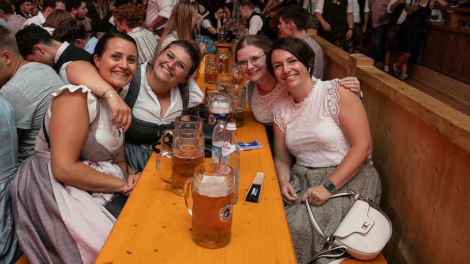 Die Partybilder vom Samstag, 16. August, aus dem Festzelt Weckmann. Die Partybilder vom Samstag, 16. August, aus dem Festzelt Weckmann.