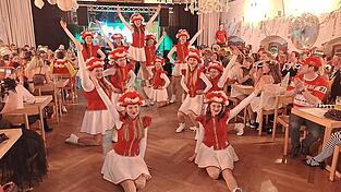 Die R&ouml;tzer Faschingsgarde wei&szlig; zu &uuml;berzeugen.