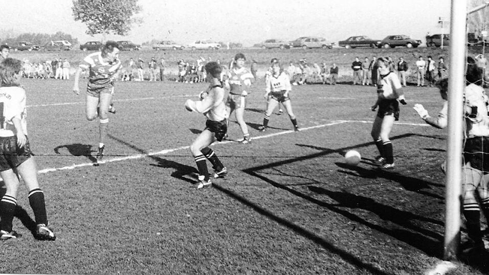 Das Heimspiel gegen die Damenmannschaft des FC Bayern München war für ganz Perkam ein Ereignis. Das Heimspiel gegen die Damenmannschaft des FC Bayern München war für ganz Perkam ein Ereignis.