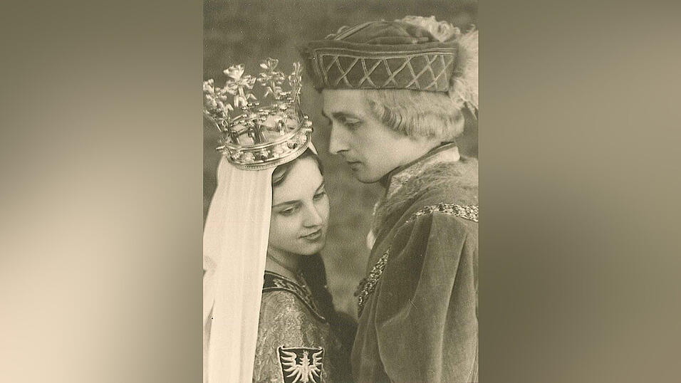 Das 40. Brautpaar der Landshuter Hochzeit wurde am Montag vorgestellt. Damit reiht es sich in eine Schar illustrer Paare ein. Eines von ihnen hat sogar geheiratet.