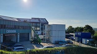 Sinnvolle Investition?: Am Krankenhaus in Viechtach stehen noch die Baugerüste. Sinnvolle Investition?: Am Krankenhaus in Viechtach stehen noch die Baugerüste.