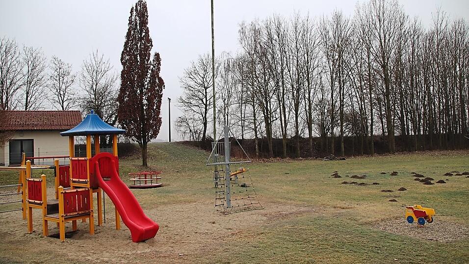 In Altenbuch soll die Au&szlig;engruppe des Wallersdorfer Kindergartens ihr Reich bekommen. Geplant ist, auch einen Bauwagen nach dem Niederh&ouml;ckinger Vorbild zu errichten.