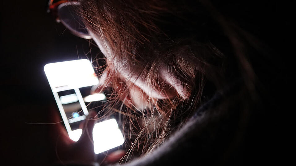 Die 16-Jährige hatte den Kieler zuvor über ein Videospiel kennengelernt. Auf verschiedenen Messenger-Plattformen hatten sie weiter Kontakt. Die 16-Jährige hatte den Kieler zuvor über ein Videospiel kennengelernt. Auf verschiedenen Messenger-Plattformen hatten sie weiter Kontakt.