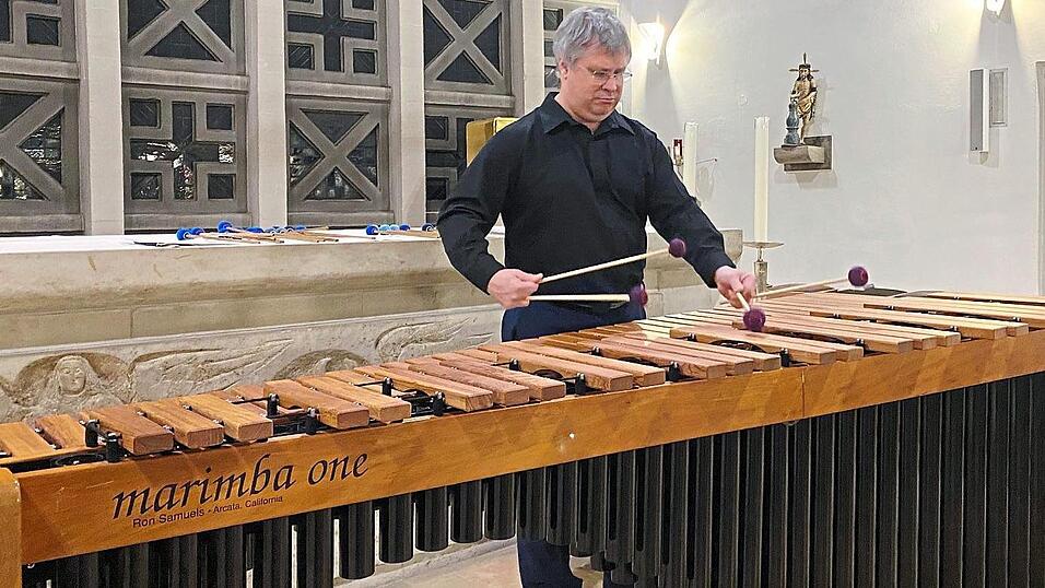 Klaus Rosner bot den Besuchern in der Kirche St. Josef am Marimbaphone einen stimmungsvollen Einstieg in das zweite Adventwochenende. Klaus Rosner bot den Besuchern in der Kirche St. Josef am Marimbaphone einen stimmungsvollen Einstieg in das zweite Adventwochenende.