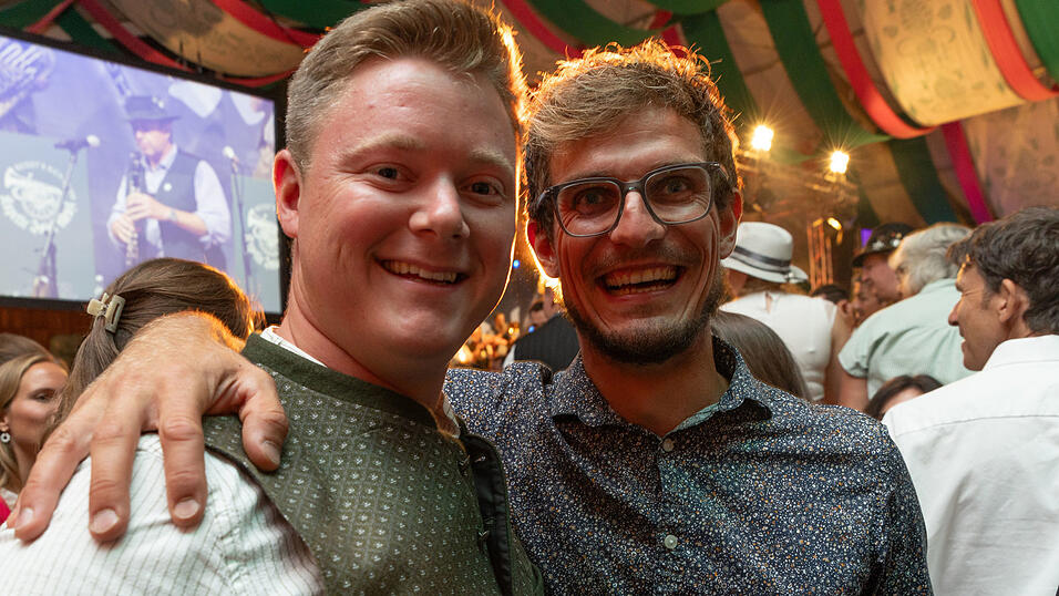 Die Partybilder vom Dienstag, 11. August, aus dem Festzelt Weckmann. Die Partybilder vom Dienstag, 11. August, aus dem Festzelt Weckmann.