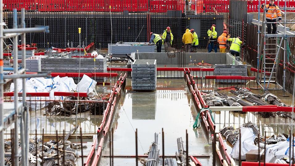 Großaufträge bringen das Baugewerbe voran. Großaufträge bringen das Baugewerbe voran.