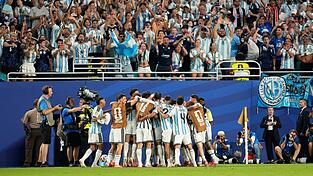 Argentinien jubelt: Gegen Kap Verde reichte es zu einem 3:2 nach Verl&auml;ngerung.