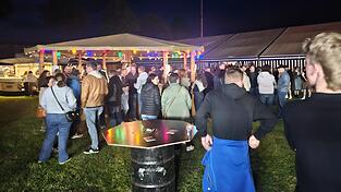 Die Landjugend Haidlfing hat die zweite 0815-Party gefeiert. Die Landjugend Haidlfing hat die zweite 0815-Party gefeiert.