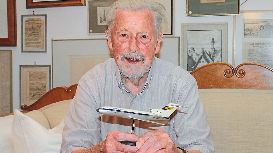 Der Initiative des vielfliegenden Holzgroßhändlers Hans Niedermeier war es zu verdanken, dass 1970 eine Lufthansa-Maschine auf den Namen 'Landshut' getauft wurde. Zeit seines Lebens hat das Schicksal des Flugzeugs den leidenschaftlichen Sohn der Stadt nicht losgelassen. Der Initiative des vielfliegenden Holzgroßhändlers Hans Niedermeier war es zu verdanken, dass 1970 eine Lufthansa-Maschine auf den Namen 'Landshut' getauft wurde. Zeit seines Lebens hat das Schicksal des Flugzeugs den leidenschaftlichen Sohn der Stadt nicht losgelassen.