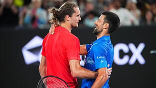 Verstehen sich gut: Die Tennisstars Alexander Zverev (l) und Novak Djokovic Verstehen sich gut: Die Tennisstars Alexander Zverev (l) und Novak Djokovic