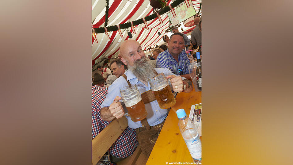 Die Partybilder vom Freitag, 15. August, aus dem Festzelt Lechner. Die Partybilder vom Freitag, 15. August, aus dem Festzelt Lechner.