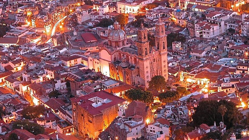 Taxco de Alarcón, kurz Taxco. Die Kirche Santa Prisca zählt zu den schönsten Kirchen Lateinamerikas.