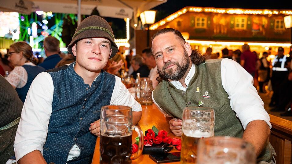 Die Partybilder vom Montag, 17. August, aus dem Festzelt Greindl. Die Partybilder vom Montag, 17. August, aus dem Festzelt Greindl.