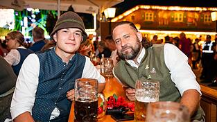 Die Partybilder vom Montag, 17. August, aus dem Festzelt Greindl. Die Partybilder vom Montag, 17. August, aus dem Festzelt Greindl.
