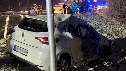 An der Auffahrt zur A92 von B20 ist es zu einem Unfall gekommen.