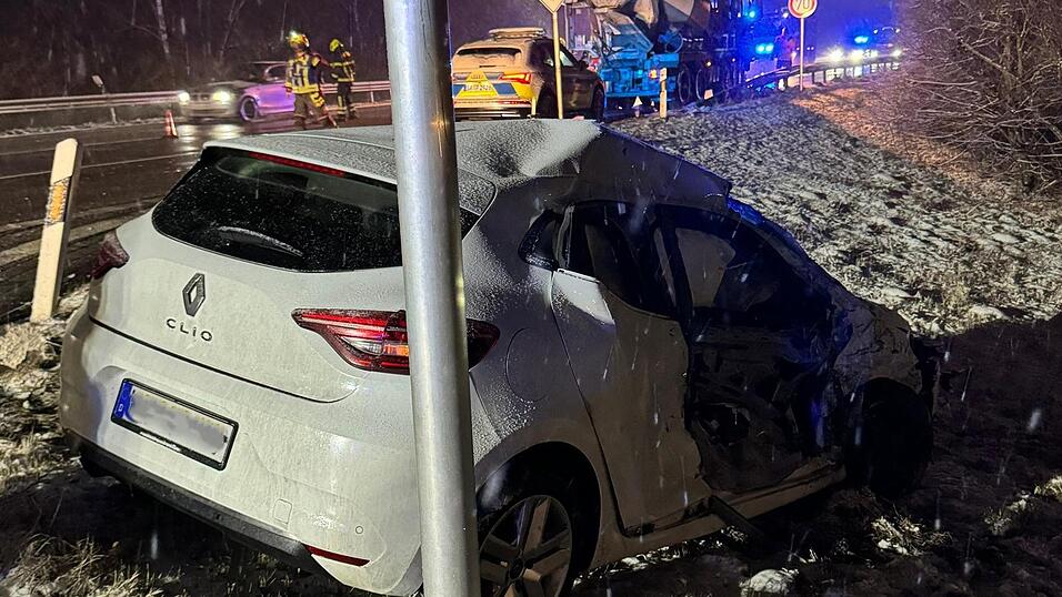 An der Auffahrt zur A92 von B20 ist es zu einem Unfall gekommen.