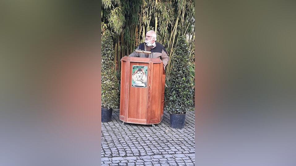Tiergartendirektor Wolfgang Peter bezeichnete das Projekt als Herzensangelegenheit. Denn: 'Der Löwe braucht Platz!' Tiergartendirektor Wolfgang Peter bezeichnete das Projekt als Herzensangelegenheit. Denn: 'Der Löwe braucht Platz!'