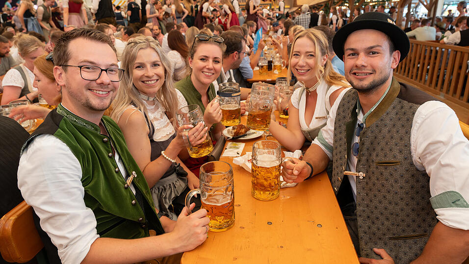 Die Partybilder vom Freitag, 16. August, aus dem Festzelt Nothaft. Die Partybilder vom Freitag, 16. August, aus dem Festzelt Nothaft.