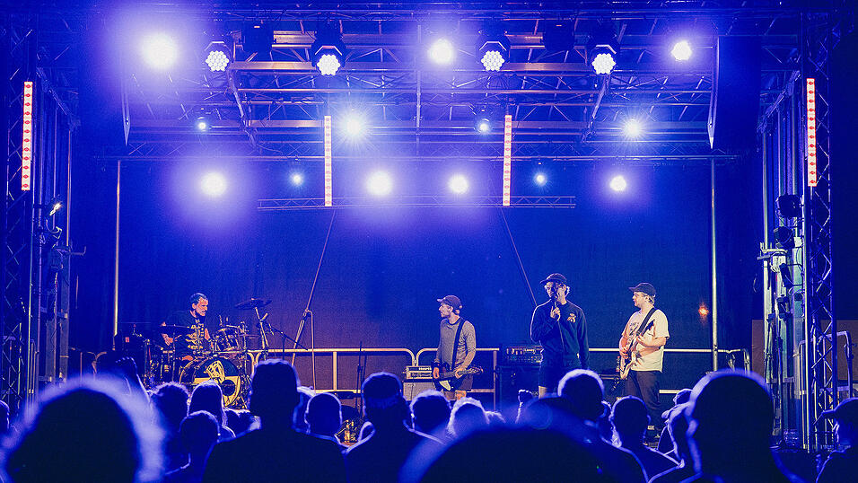 Die jungen Menschen sorgen im Jugendcaf&eacute; Zwiesel selbst f&uuml;r lebhaften Betrieb.