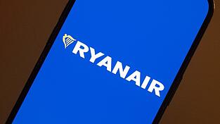 Ryanair will Bordkarten (fast) nur noch über die App ausgeben. (Symbolbild)