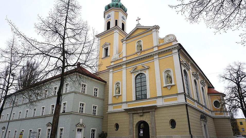 Die Theresienkirche in Kumpfmühl. Die Theresienkirche in Kumpfmühl.