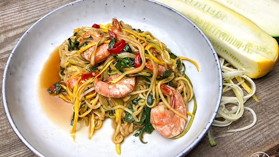 Gesund und lecker - Zoodles mit Garnelen