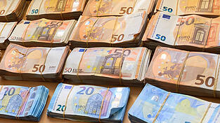 Um die 50.000 Euro f&uuml;hrte ein Mann am Passau Bahnhof mit. (Symbolbild)