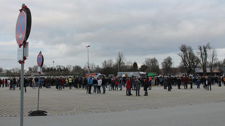 An der Kundgebung und am Protestzug beteiligten sich laut Polizei bis zu 1.900 Menschen.