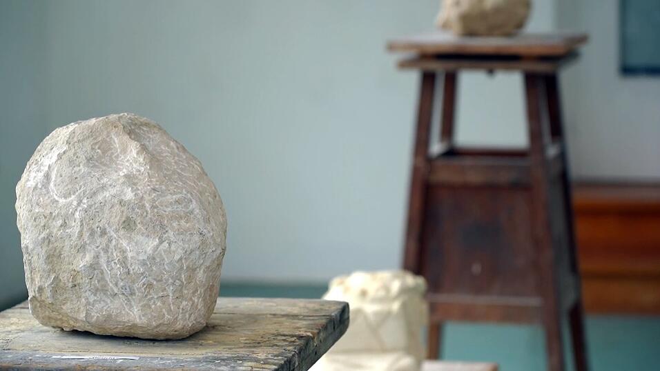 In einem neuen Projekt haben Bewährungshelfer mit ihren Klienten Steinskulpturen geschaffen. In einem neuen Projekt haben Bewährungshelfer mit ihren Klienten Steinskulpturen geschaffen.