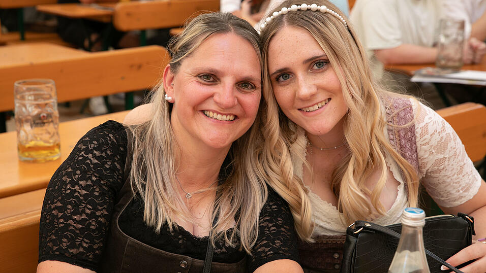 Die Partybilder vom Sonntag, 10. August, aus dem Festzelt Nothaft. Die Partybilder vom Sonntag, 10. August, aus dem Festzelt Nothaft.