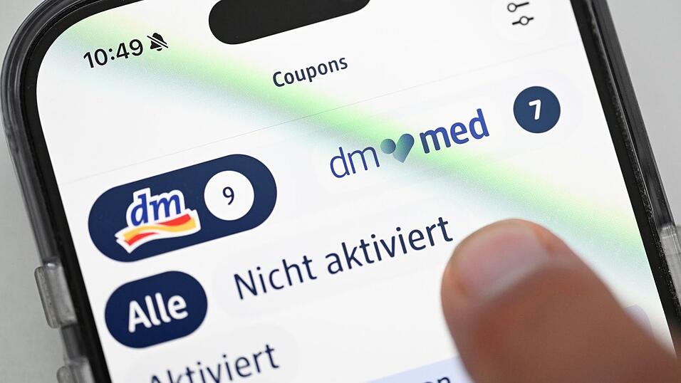 Die Logos von dm und der Online-Apotheke dm-med unterscheiden sich. Die Logos von dm und der Online-Apotheke dm-med unterscheiden sich.