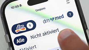 Die Logos von dm und der Online-Apotheke dm-med unterscheiden sich. Die Logos von dm und der Online-Apotheke dm-med unterscheiden sich.
