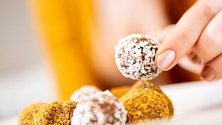 Verlockende Praline: Auf S&uuml;&szlig;igkeiten zu verzichten, f&auml;llt vielen schwer.