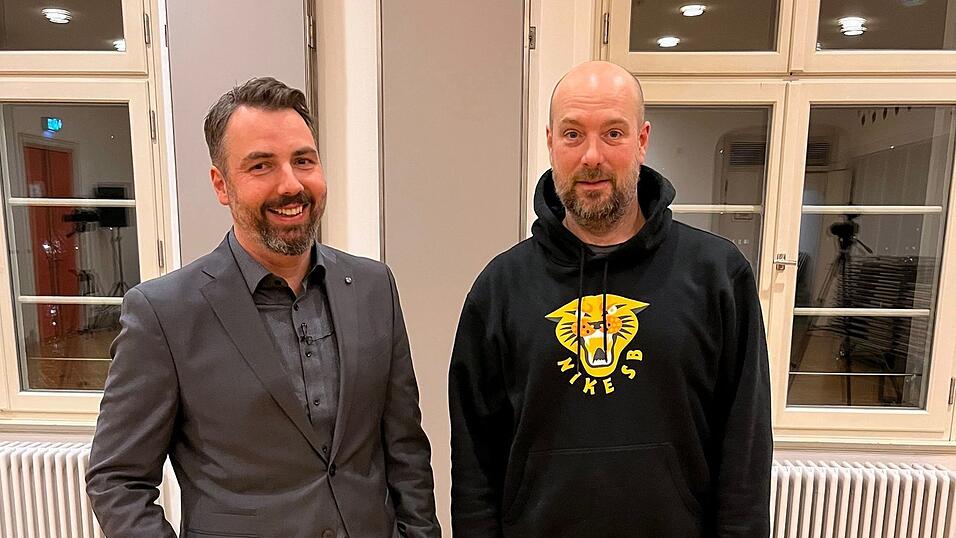 Schauspieler Stephan Zinner im Talk mit NIEDERBAYERN TV Moderator Andreas Reichelt.