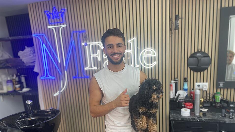 Die Pudeldame war Zeugin: Der 26-j&auml;hrige Hassan Jeejo in seinem Laden.