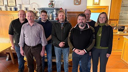 Die Freie W&auml;hlergemeinschaft Ruhmannsdorf mit Listenf&uuml;hrer Hermann Muhr (3. v. r.).