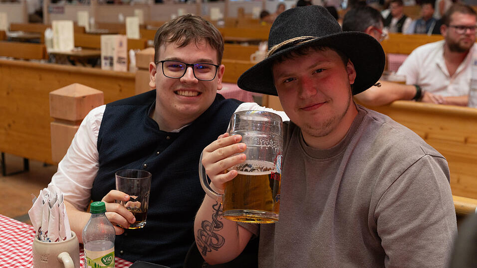 Die Partybilder vom Dienstag, 11. August, aus dem Festzelt Reisinger. Die Partybilder vom Dienstag, 11. August, aus dem Festzelt Reisinger.
