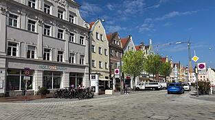 So könnte eine Begrünung mit Bäumen in der Neustadt unter Berücksichtigung der örtlichen Gegebenheiten aussehen. So könnte eine Begrünung mit Bäumen in der Neustadt unter Berücksichtigung der örtlichen Gegebenheiten aussehen.