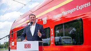 Bayerns Verkehrsminister Christian Bernreiter ist aktuell der Vorsitzende der Verkehrsministerkonferenz von Bund und Ländern. (Archivbild) Bayerns Verkehrsminister Christian Bernreiter ist aktuell der Vorsitzende der Verkehrsministerkonferenz von Bund und Ländern. (Archivbild)