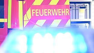 Rettungskräfte sind vor Ort. (Symbolbild)