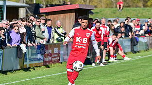Roding mit Raul Almeida Da Silva zeigte gegen&uuml;ber dem Seebach-Spiel eine Leistungssteigerung. Zu einem Punkt reichte es gegen Burglengenfeld dennoch nicht.